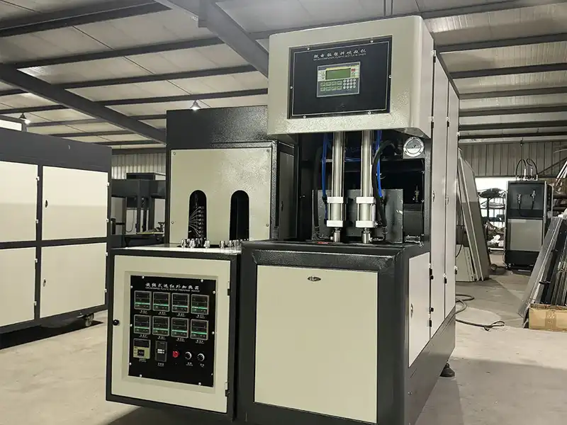 small bottle blow molding machine